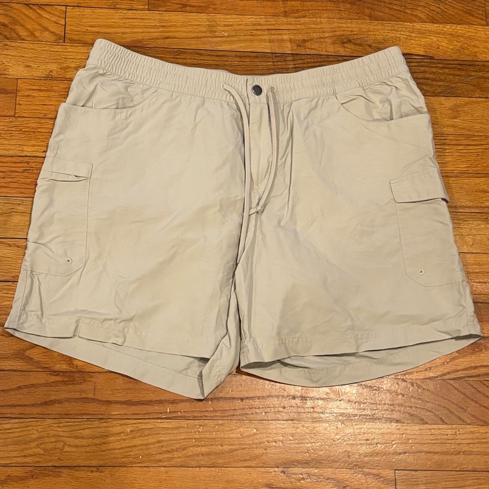 Columbia Men's Light Beige Cargo Shorts with Drawstring Waist XL